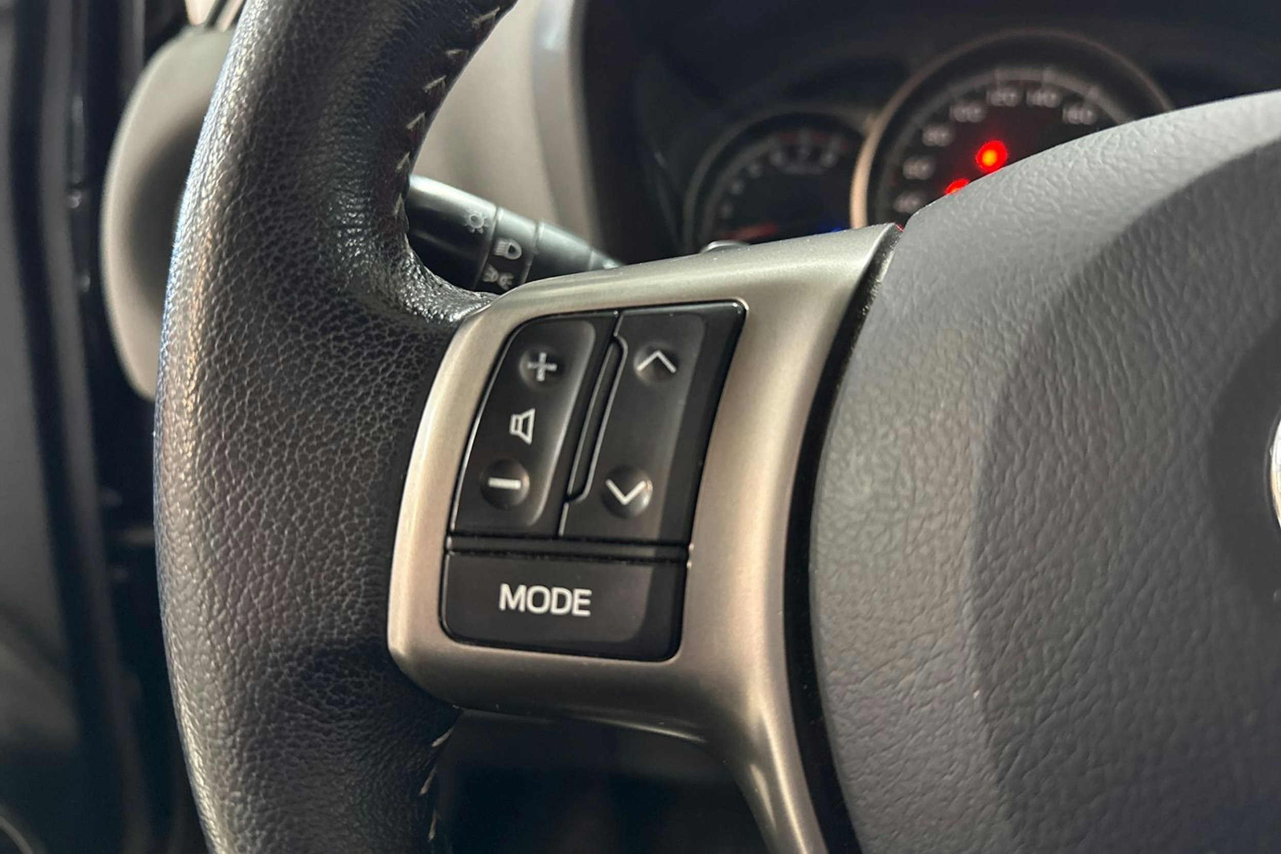 musta Toyota Yaris 2015 kuva 15.