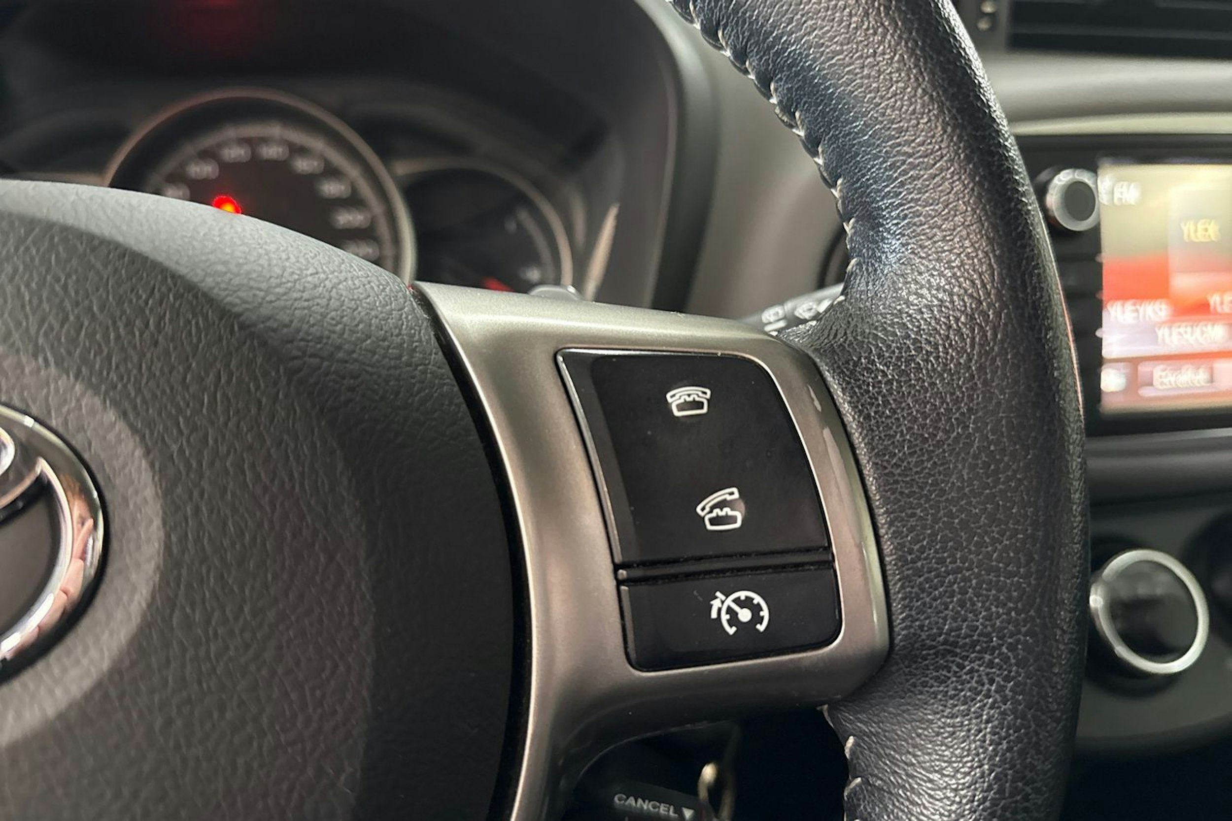 musta Toyota Yaris 2015 kuva 16.