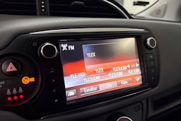 musta Toyota Yaris 2015 kuva 18.