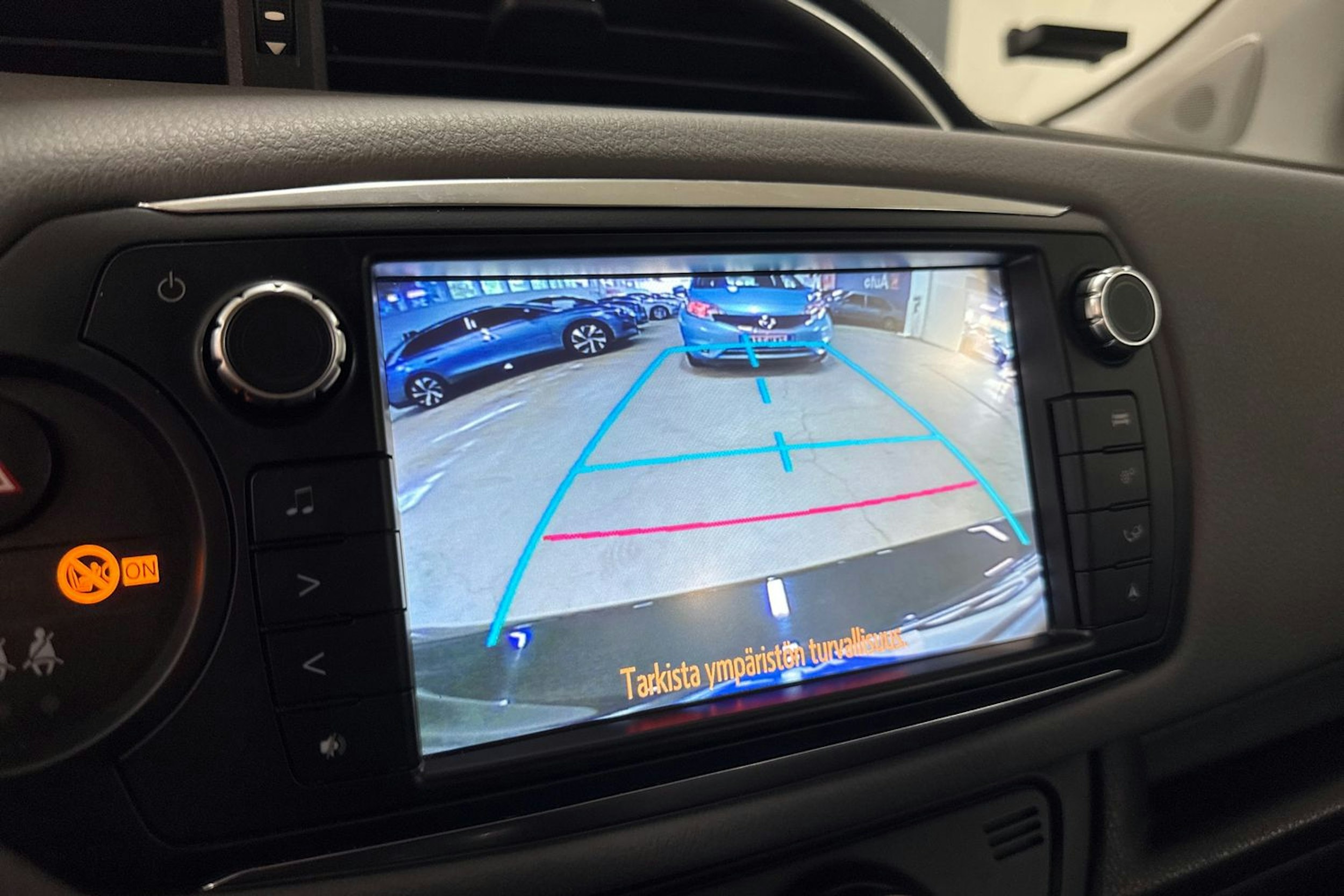 musta Toyota Yaris 2015 kuva 20.