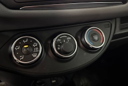 musta Toyota Yaris 2015 kuva 21.