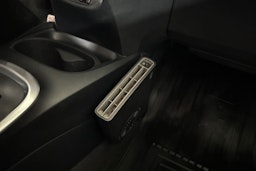 musta Toyota Yaris 2015 kuva 22.