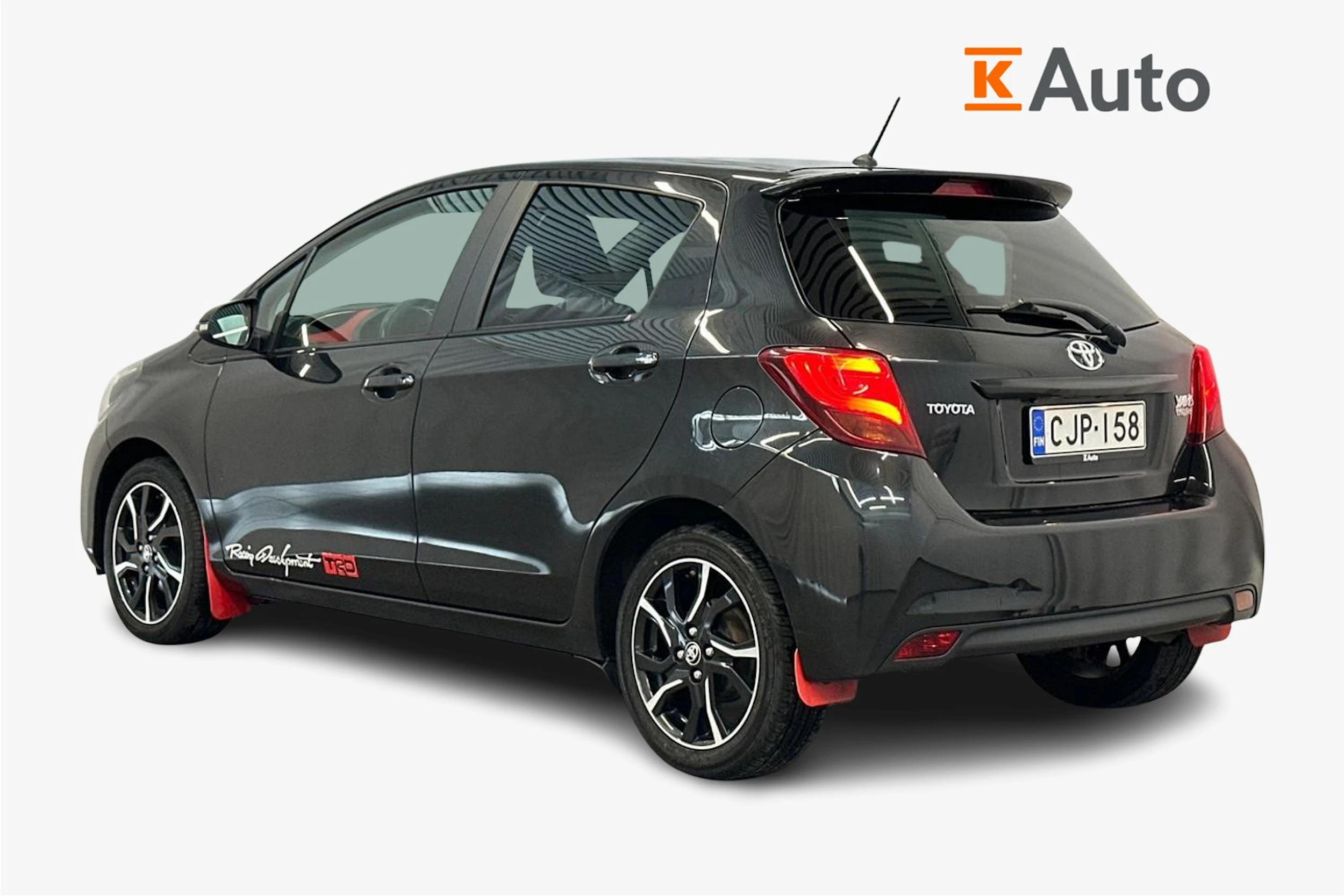 musta Toyota Yaris 2015 kuva 2.