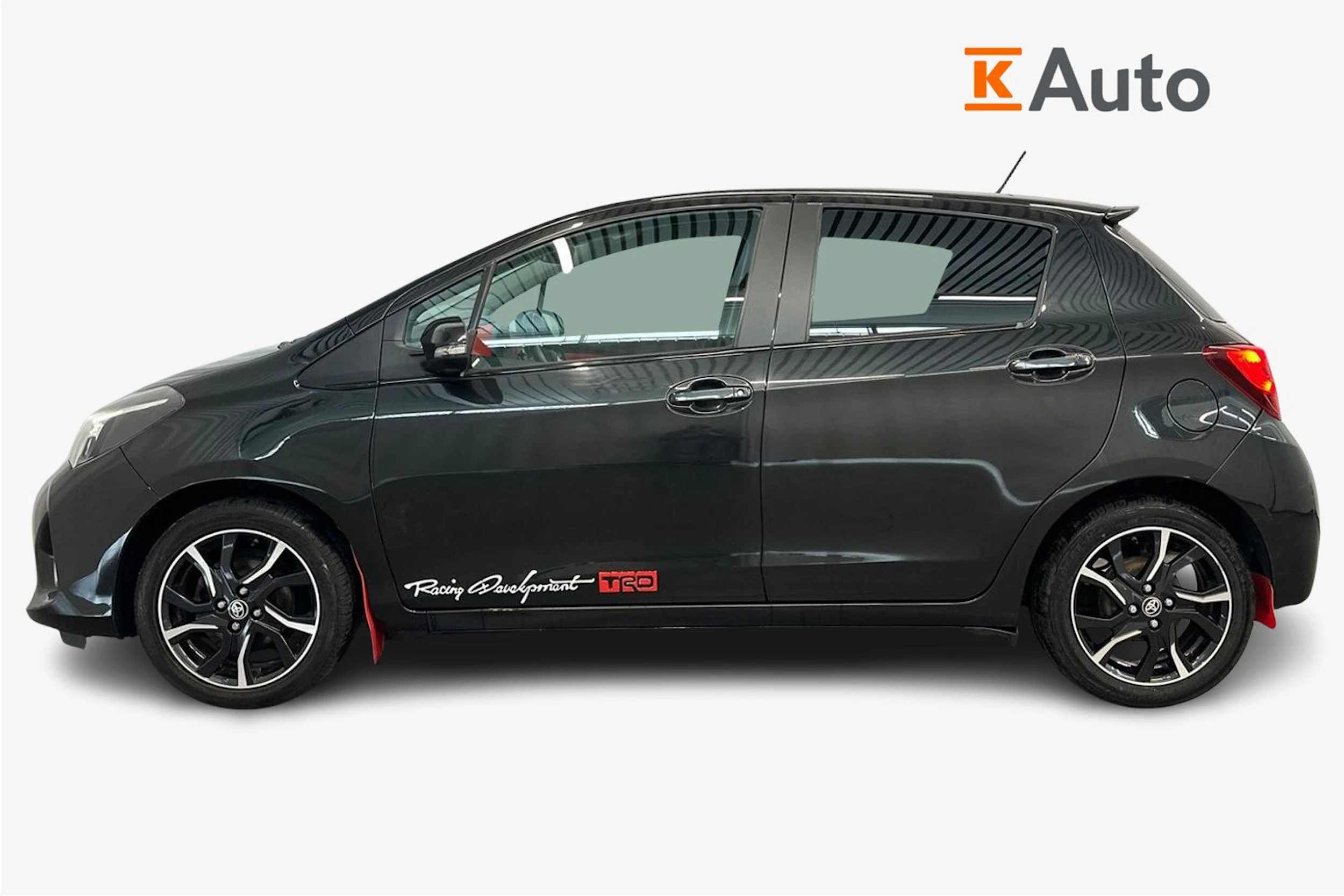 musta Toyota Yaris 2015 kuva 5.