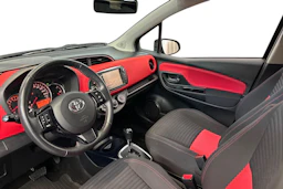 musta Toyota Yaris 2015 kuva 6.