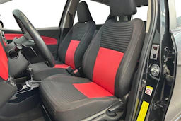 musta Toyota Yaris 2015 kuva 7.