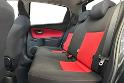 musta Toyota Yaris 2015 kuva 8.