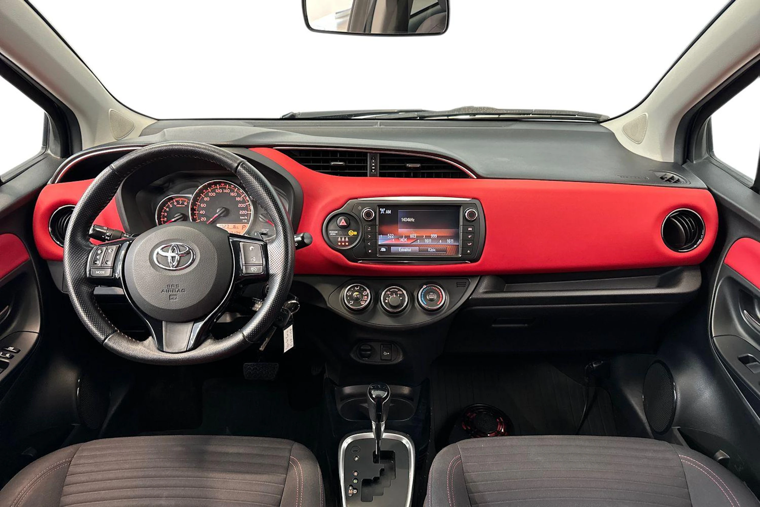 musta Toyota Yaris 2015 kuva 9.