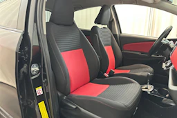 musta Toyota Yaris 2015 kuva 11.