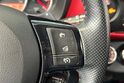 musta Toyota Yaris 2015 kuva 18.