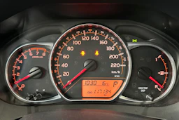 musta Toyota Yaris 2015 kuva 20.
