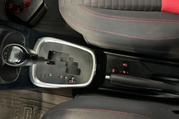 musta Toyota Yaris 2015 kuva 21.