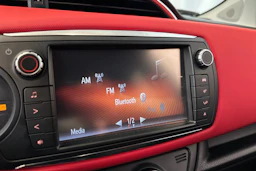 musta Toyota Yaris 2015 kuva 23.