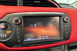 musta Toyota Yaris 2015 kuva 24.