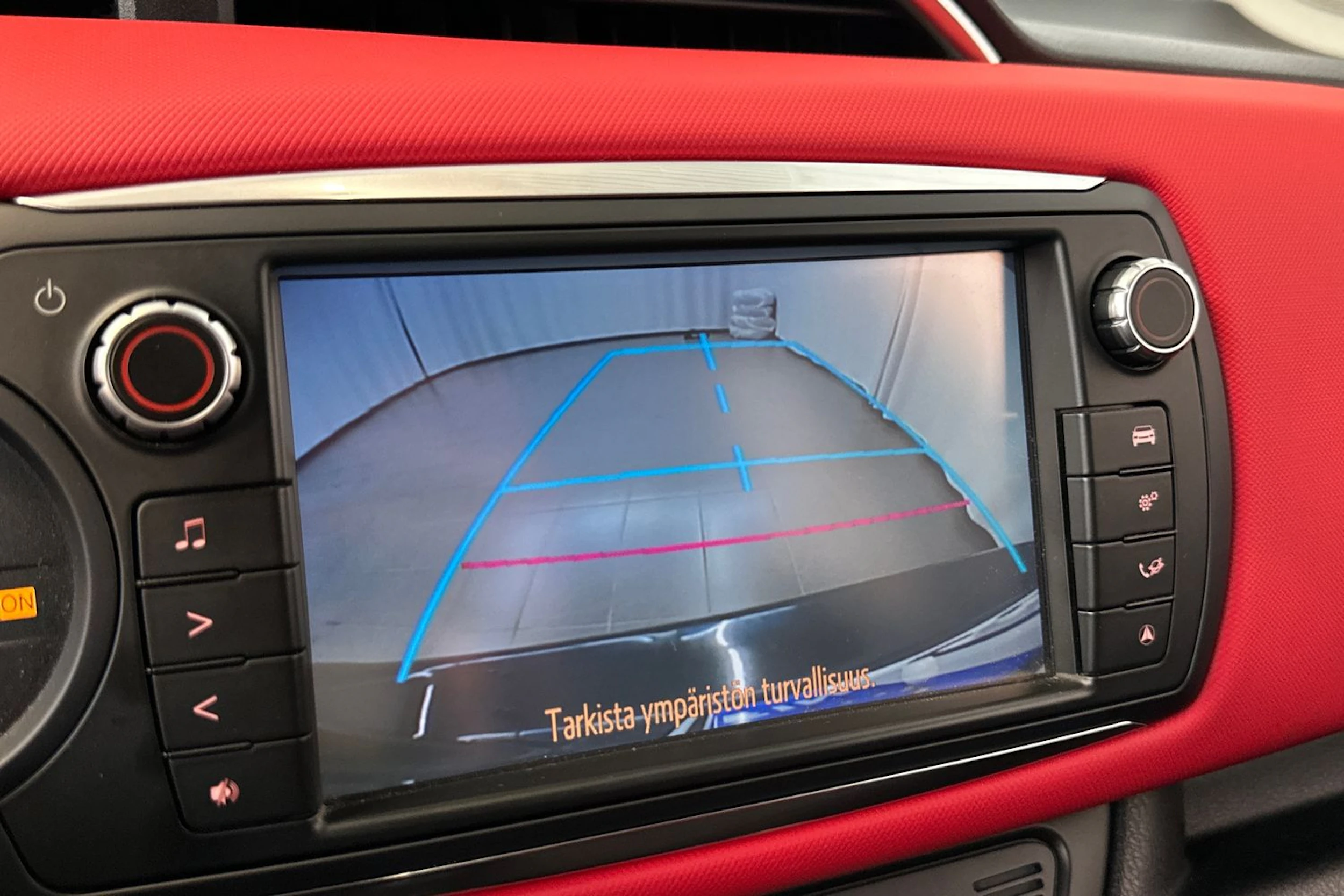 musta Toyota Yaris 2015 kuva 26.