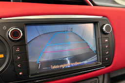 musta Toyota Yaris 2015 kuva 26.