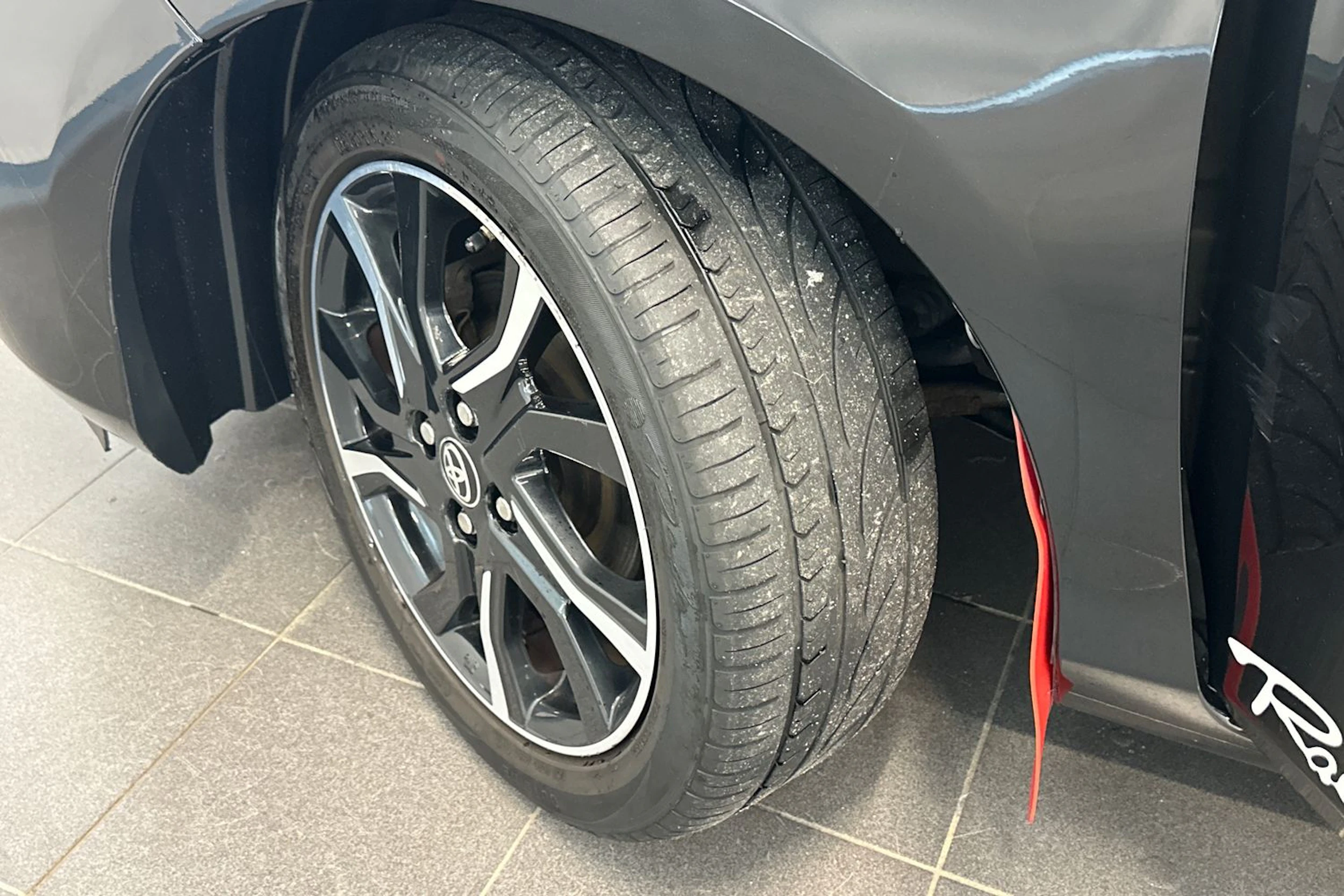 musta Toyota Yaris 2015 kuva 29.