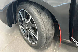 musta Toyota Yaris 2015 kuva 29.