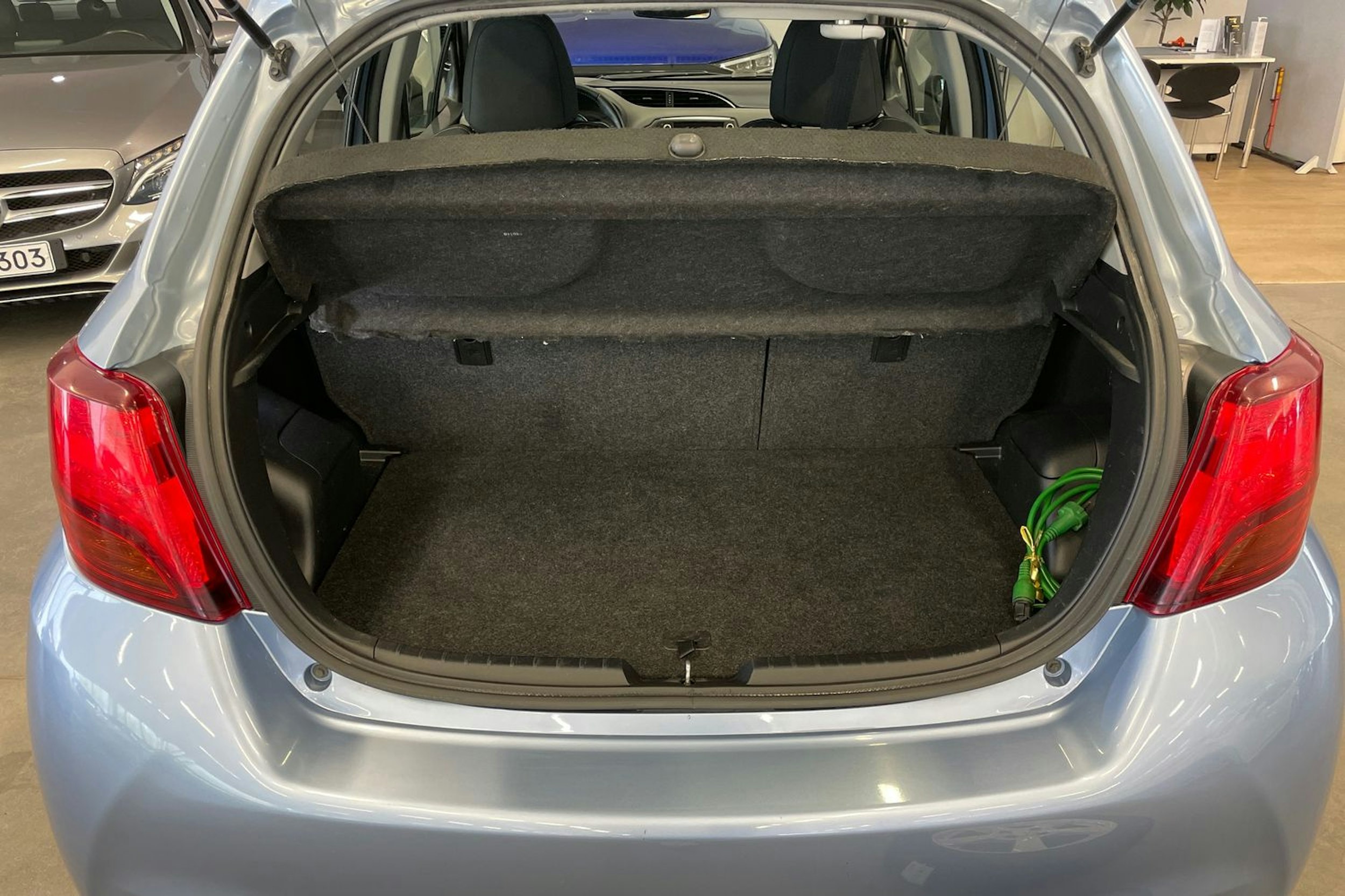Sininen Toyota Yaris 2015 kuva 14.