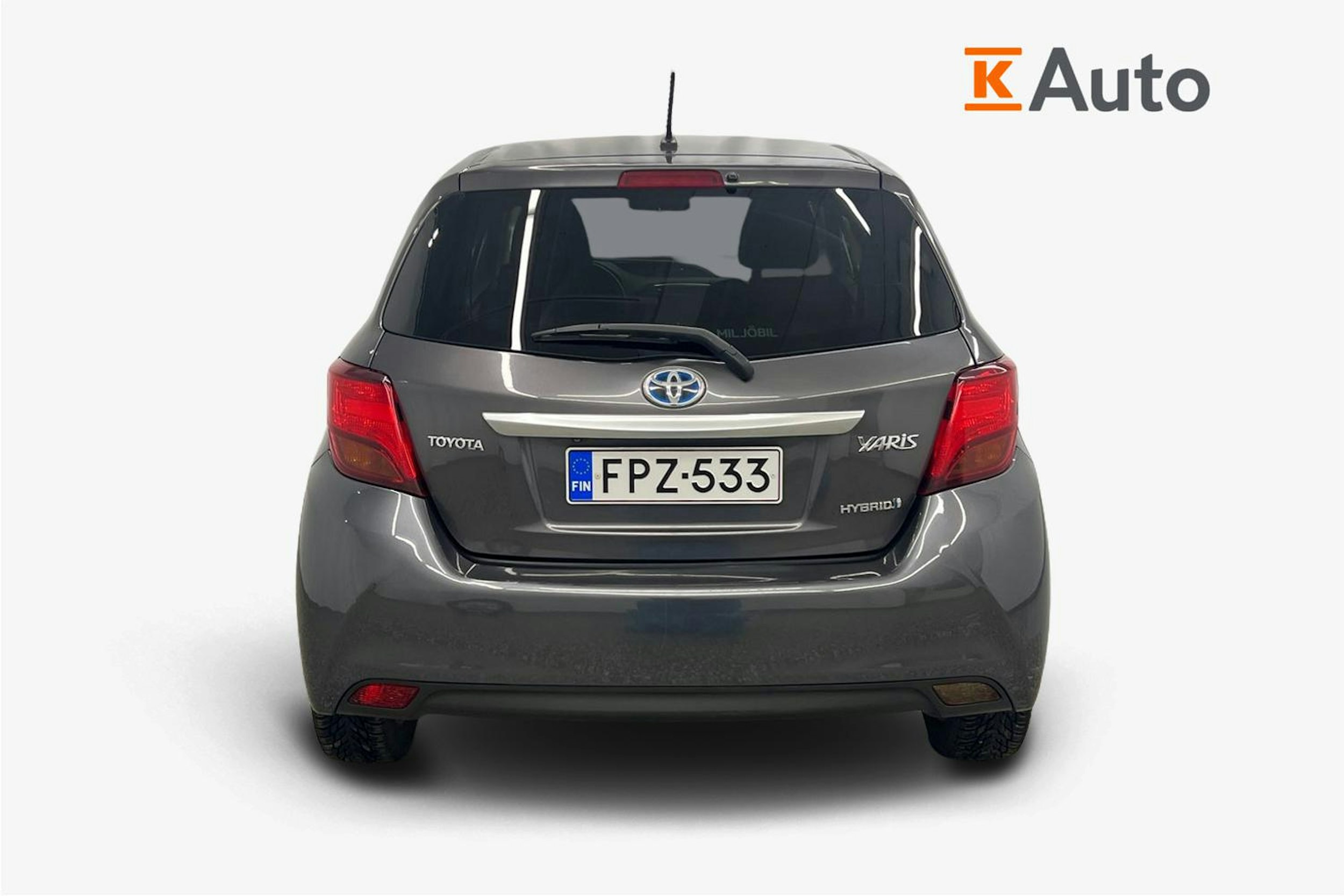 Harmaa Toyota Yaris 2015 kuva 3.