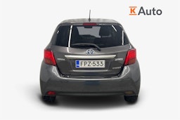 Harmaa Toyota Yaris 2015 kuva 3.