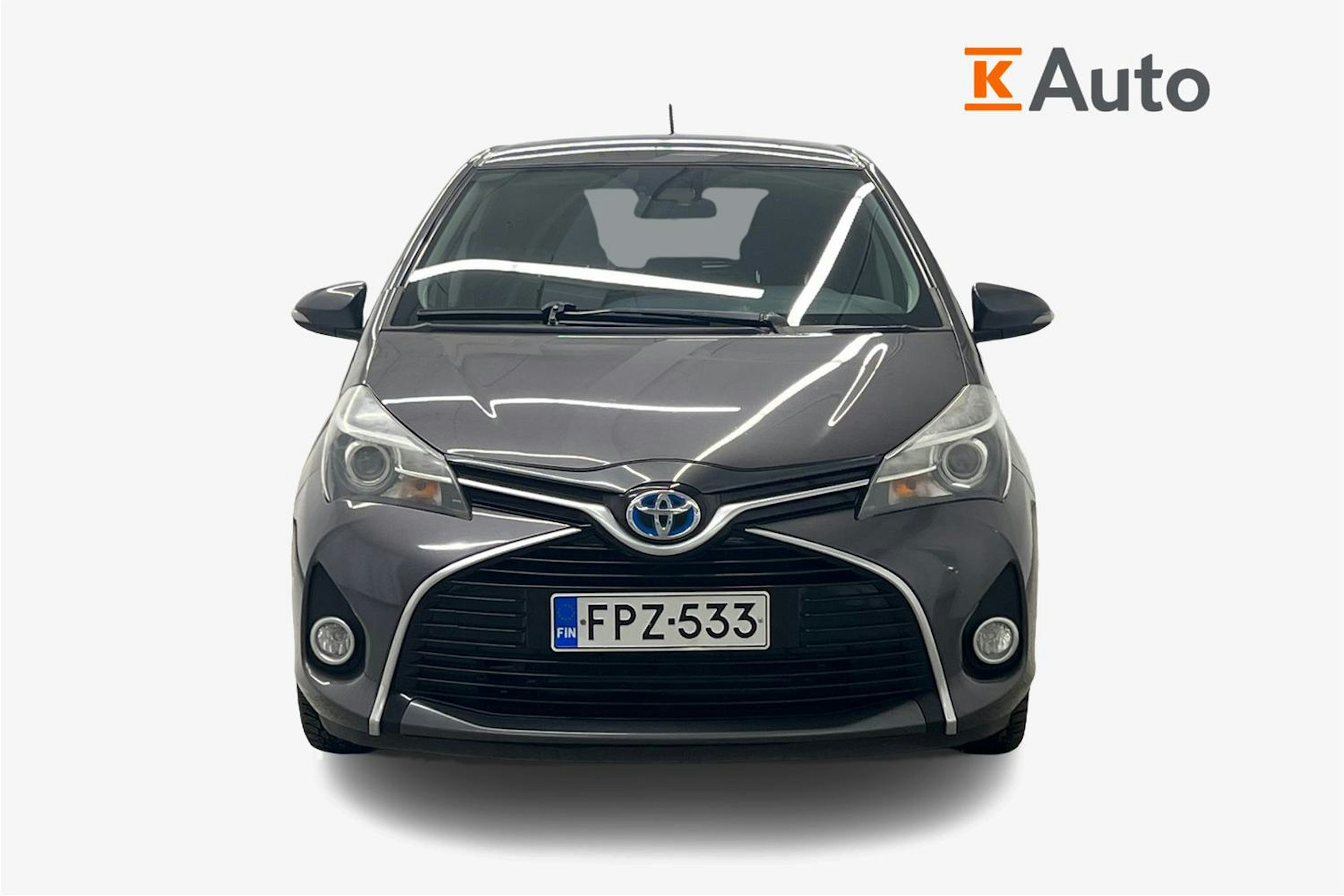 Harmaa Toyota Yaris 2015 kuva 4.