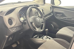Harmaa Toyota Yaris 2015 kuva 6.