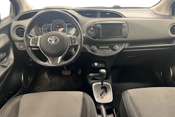 Harmaa Toyota Yaris 2015 kuva 7.