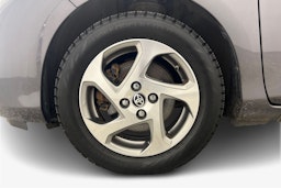 Harmaa Toyota Yaris 2015 kuva 9.