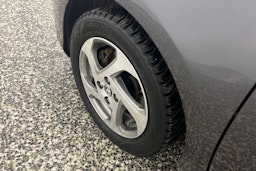 Harmaa Toyota Yaris 2015 kuva 10.