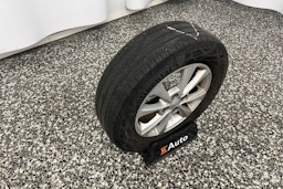 Harmaa Toyota Yaris 2015 kuva 12.