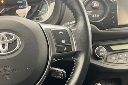 Harmaa Toyota Yaris 2015 kuva 14.