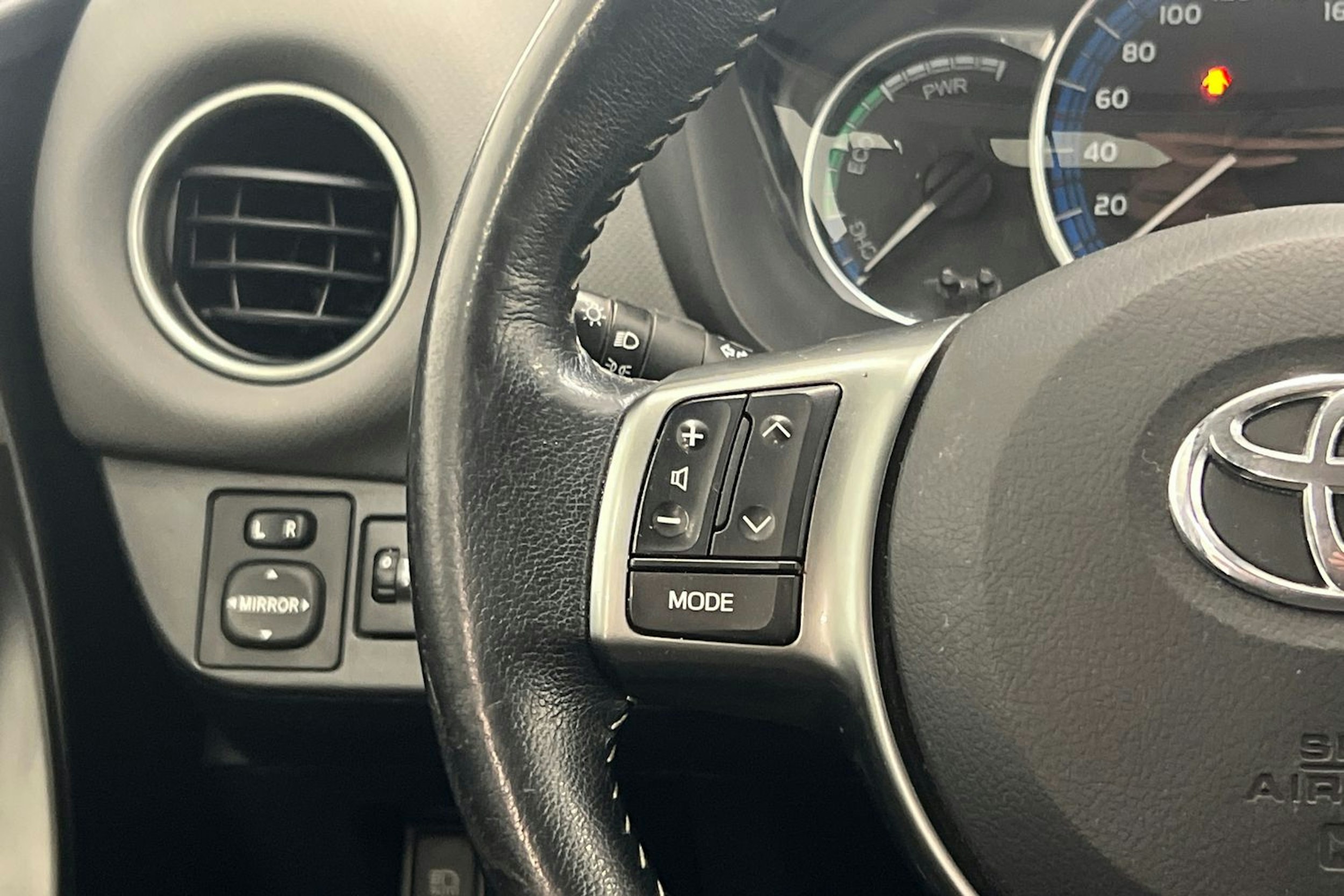 Harmaa Toyota Yaris 2015 kuva 15.