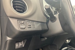 Harmaa Toyota Yaris 2015 kuva 17.