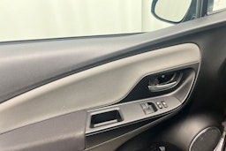 Harmaa Toyota Yaris 2015 kuva 18.