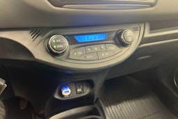 Harmaa Toyota Yaris 2015 kuva 23.