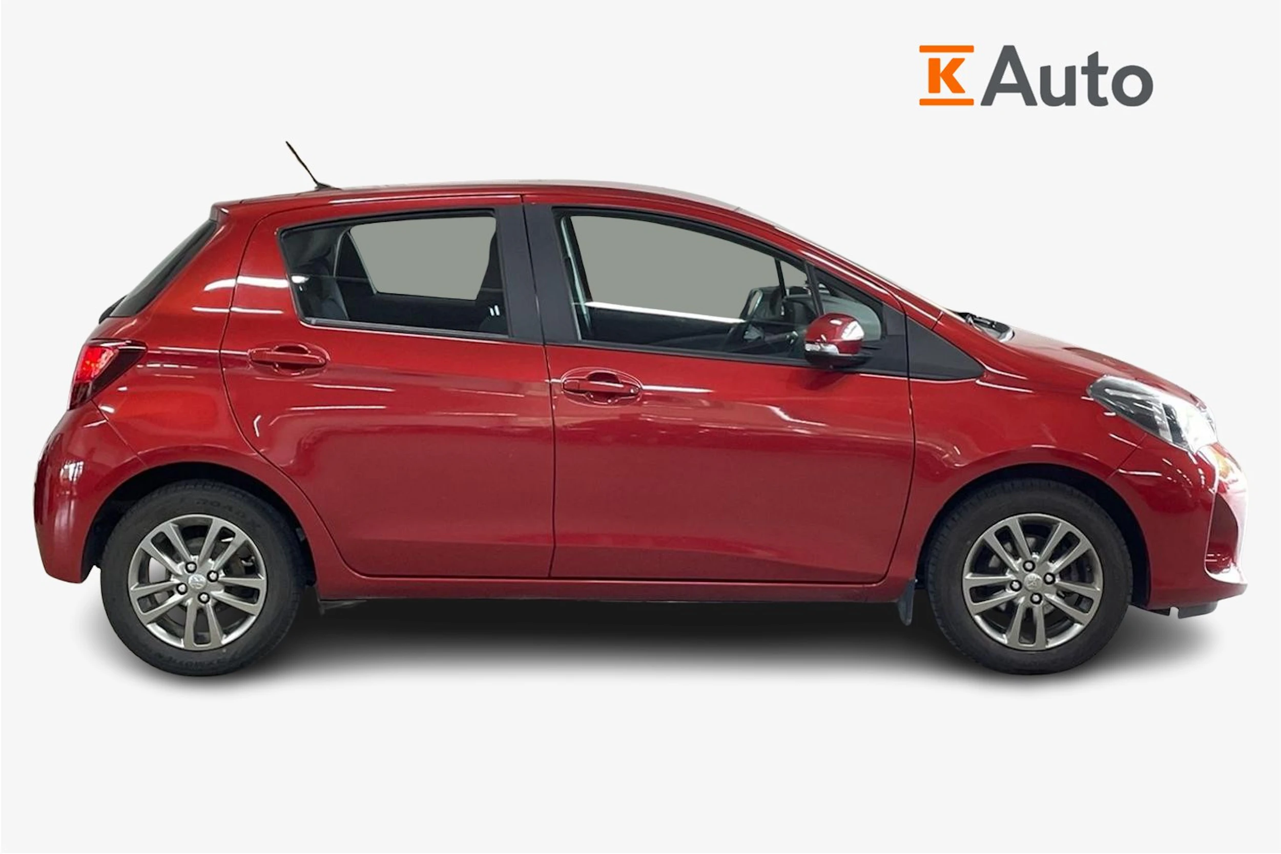 Punainen Toyota Yaris 2015 kuva 5.