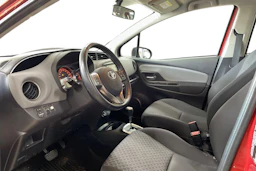 Punainen Toyota Yaris 2015 kuva 6.