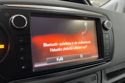 Punainen Toyota Yaris 2015 kuva 13.