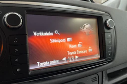 Punainen Toyota Yaris 2015 kuva 14.