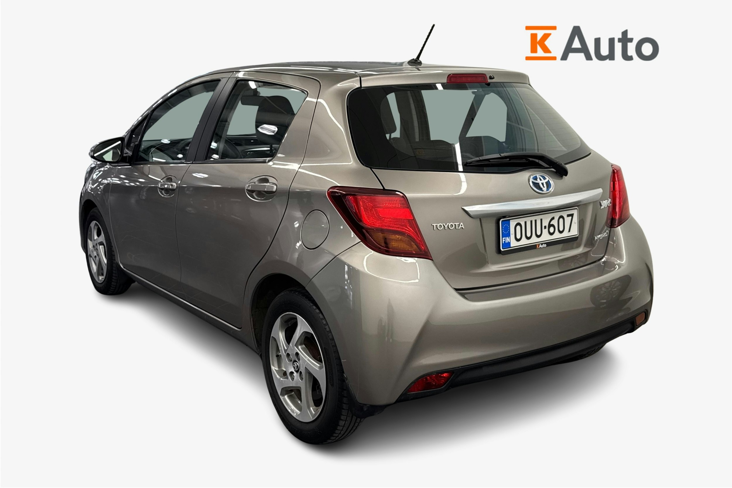 ruskea (beige) Toyota Yaris 2015 kuva 2.