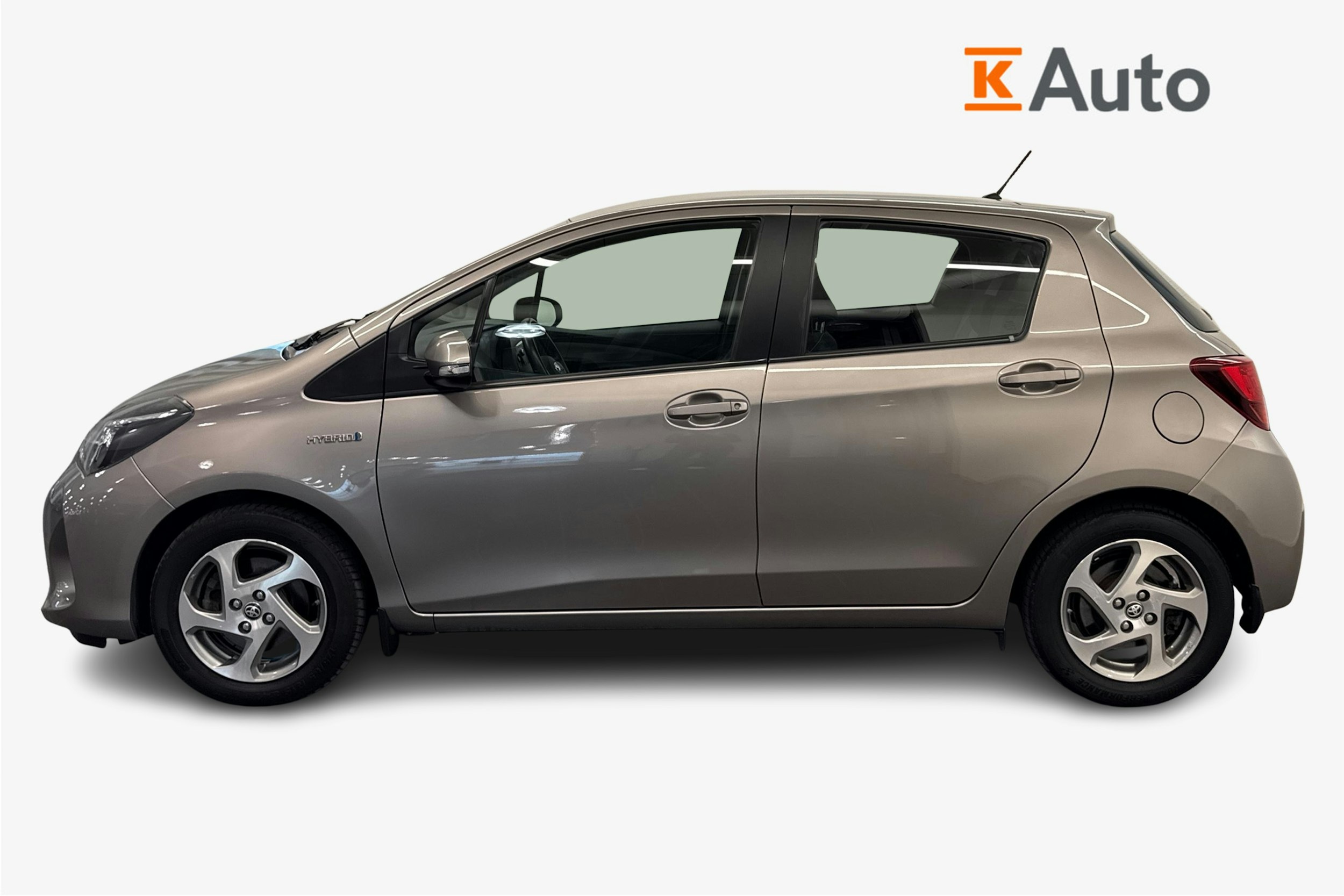 ruskea (beige) Toyota Yaris 2015 kuva 6.