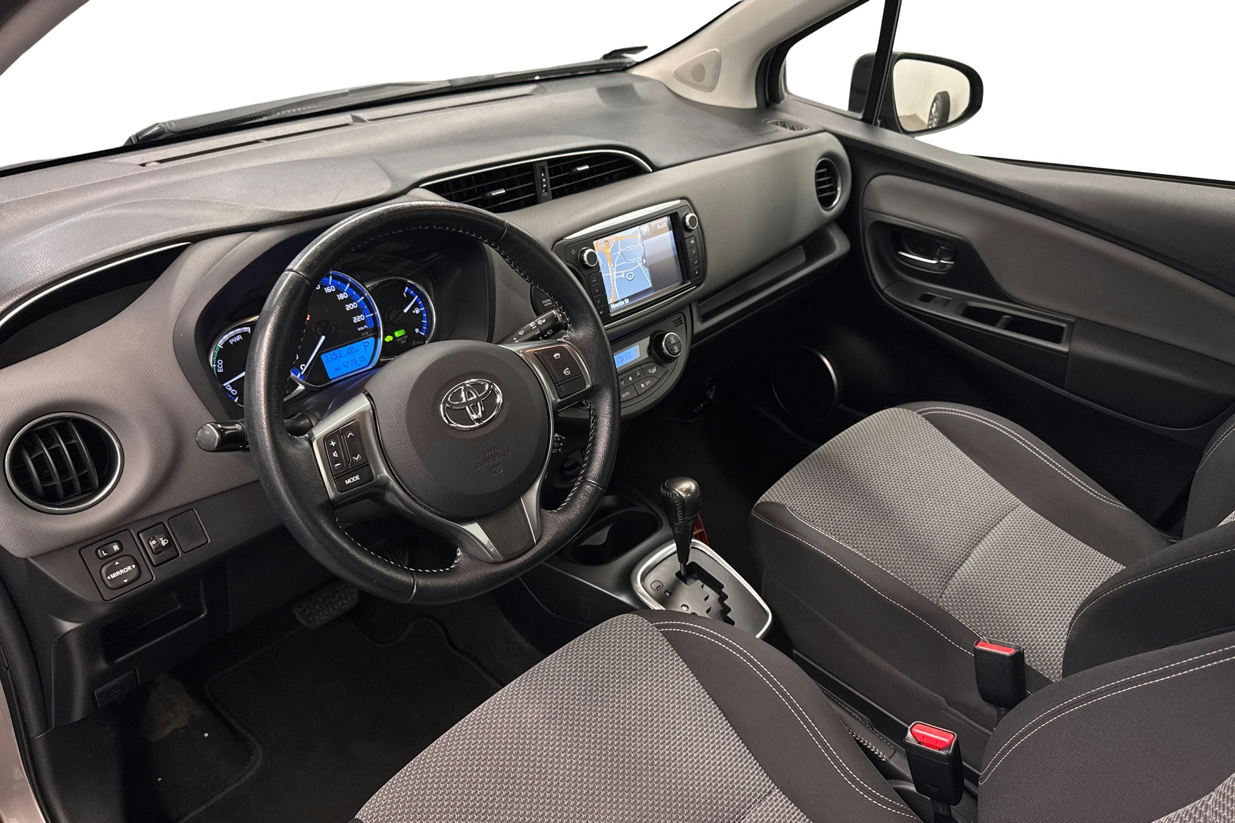 ruskea (beige) Toyota Yaris 2015 kuva 7.