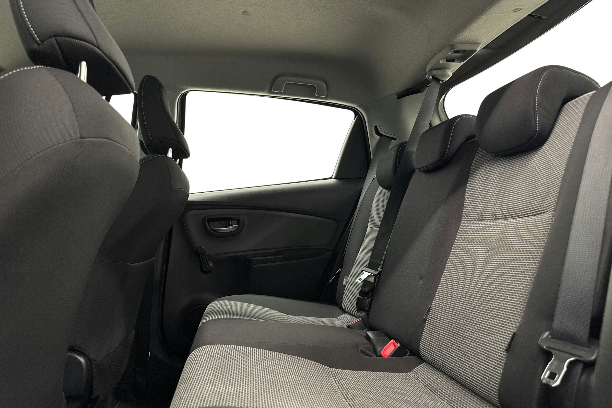 ruskea (beige) Toyota Yaris 2015 kuva 10.