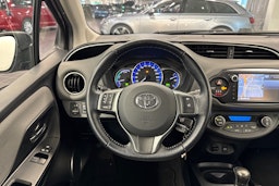 ruskea (beige) Toyota Yaris 2015 kuva 17.