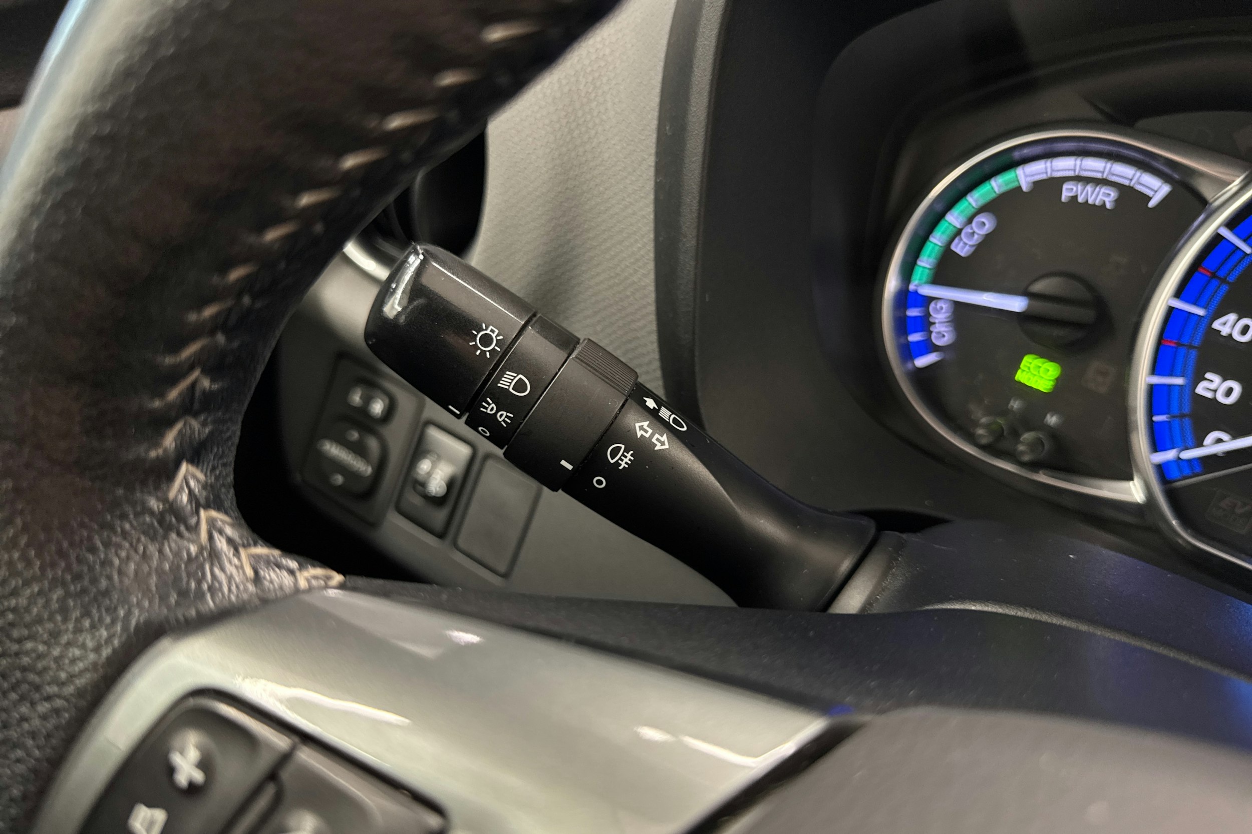 ruskea (beige) Toyota Yaris 2015 kuva 21.