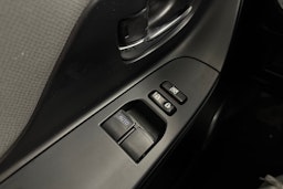 ruskea (beige) Toyota Yaris 2015 kuva 24.