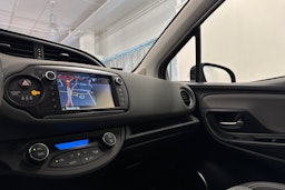 ruskea (beige) Toyota Yaris 2015 kuva 28.