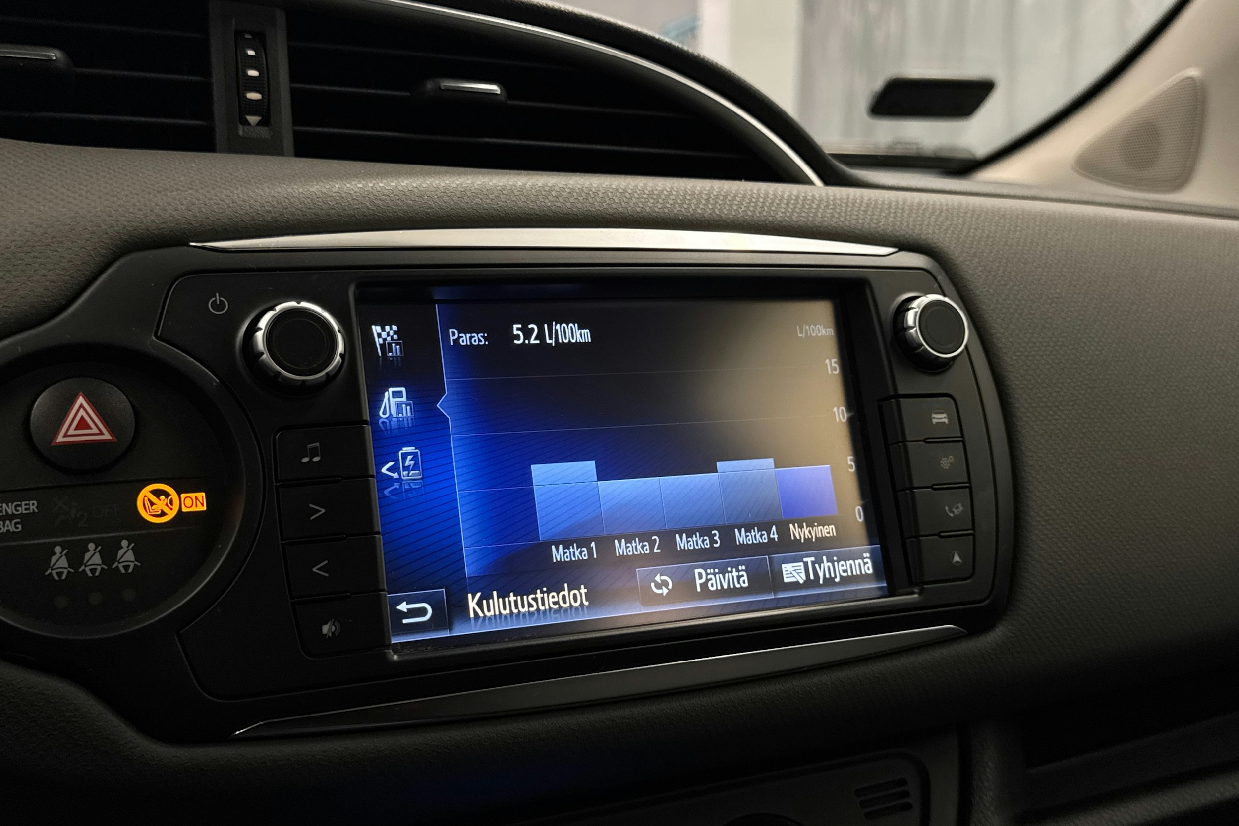ruskea (beige) Toyota Yaris 2015 kuva 31.