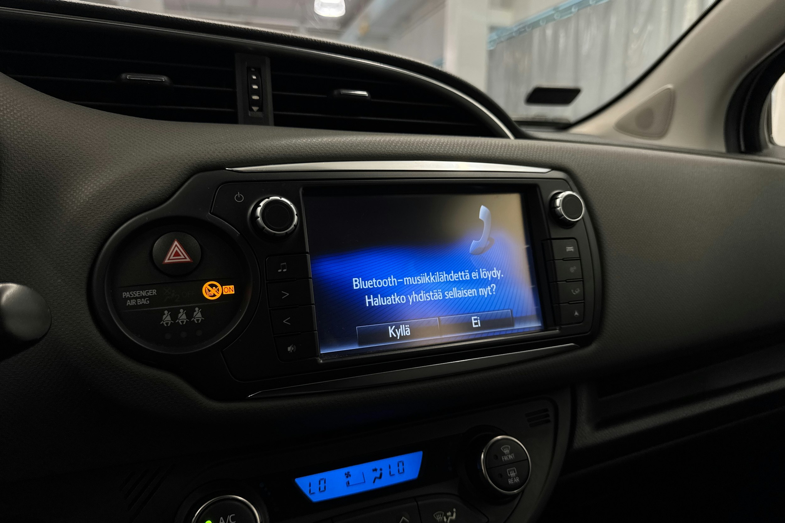 ruskea (beige) Toyota Yaris 2015 kuva 32.